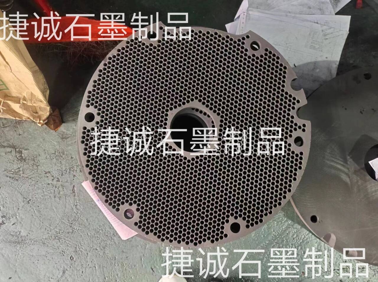 石墨盤(pán)，石墨燒結(jié)盤(pán)，石墨盤(pán)加工，銅管燒結(jié)石墨盤(pán)，導(dǎo)熱燒結(jié)石墨盤(pán)，鐘罩爐石墨盤(pán)，推板爐石墨盤(pán)，石墨盤(pán)生產(chǎn)廠家